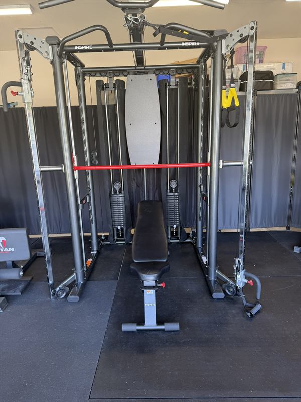 All-in-one power rack with Smith bar, cable pulleys and an adjustable bench